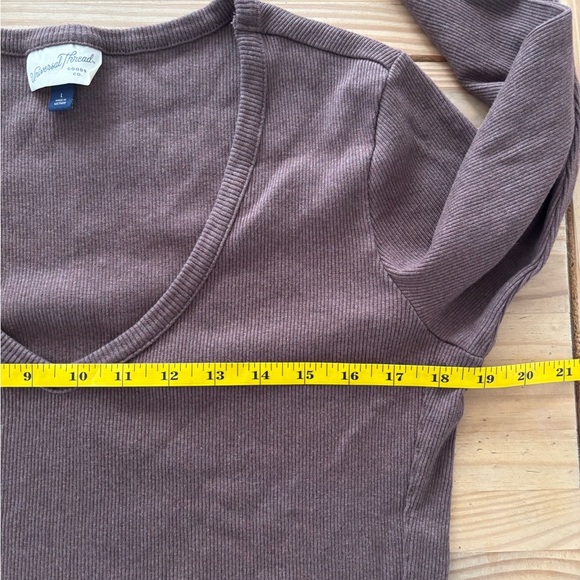 Universal Thread Brown V-Neck Long Sleeve Top - Picture 6 of 7
